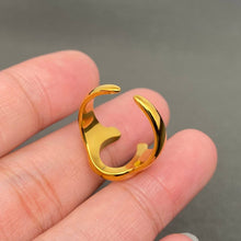 Load image into Gallery viewer, Gold-plated statement ring featuring a polished sculptural horseshoe design.