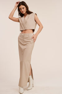 The beige slim fit maxi dress is the perfect basic piece transitioning effortlessly from day-to-night. This beige skirt features a classic all over pin stripe design that is both chic and timeless. The beige maxi skirt can easily go from a day at the office to a night on the town. With belt loops, front pockets and a button & zipper closure at the front, the beige slim fit maxi skirt is wearable and comfortable. 
