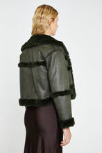 Load image into Gallery viewer, Step into the new season in style with this Dark Green Shearling Trim Jacket. Featuring shearling trim details, patch pockets and a slightly cropped fit, this supper sleek Jacket will be you go to outerwear this autumn through winter! Fully lined, warm and cozy, you cannot go wrong with this look.
