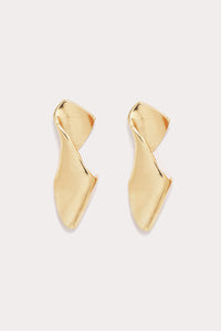 Turn heads with our Gold Folded Metal Earrings. Lightweight yet bold, these stylish earrings feature an artistic folded design that adds a chic and modern edge to any outfit. Perfect for making a statement while staying effortlessly elegant!