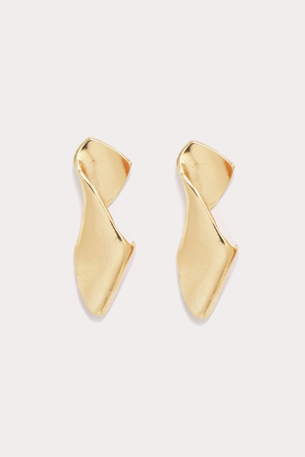 Turn heads with our Gold Folded Metal Earrings. Lightweight yet bold, these stylish earrings feature an artistic folded design that adds a chic and modern edge to any outfit. Perfect for making a statement while staying effortlessly elegant!