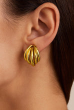 Load image into Gallery viewer, Glam Expressway Gold Bloom Stud earring worn by a person with brown hair.
