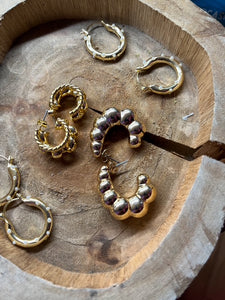 Elevate your style with our Gold-Toned Bubble Hoop Earrings. Lightweight, chic, and effortlessly stylish, these hoops are the perfect blend of modern elegance and everyday wear.