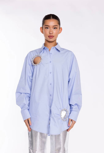 Prepare to make a statement with our Light-Blue Crystal Cut-Out Shirt! This classic silhouette is elevated to new heights, thanks to the mesmerizing rhinestone cut-out details that adorn the design. Crafted with the utmost care, this versatile piece effortlessly adapts to any occasion – from the boardroom to the dance floor. The light-blue hue lends a refreshing, modern vibe, while the rhinestone accents add a captivating touch of sparkle.